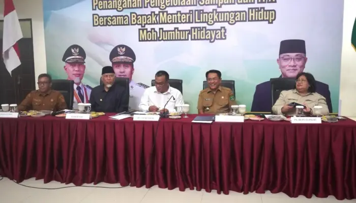 Menteri LH Minta Persoalan Sampah di Sumbar Selesai pada 2027