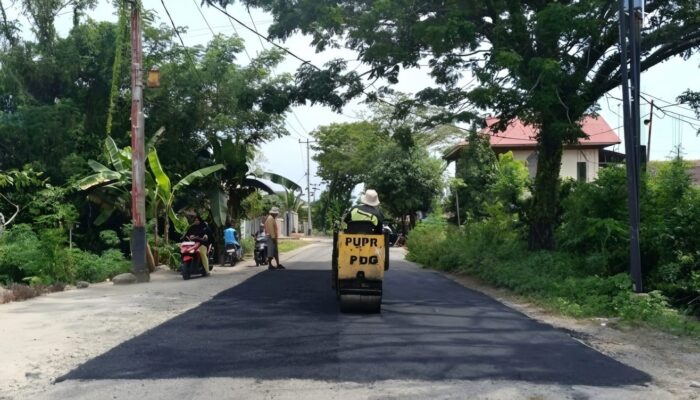 Dinas PUPR Kota Padang Tambal Jalan Rusak di Tiga Kawasan Strategis