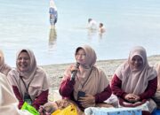 MAN 1 Tanah Datar Lepas Purnatugas Guru di Tepi Danau Singkarak