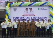 Apel Gabungan ASN Pasbar, Bupati Yulianto Tekankan Disiplin Kerja serta Luncurkan Perlindungan BPJS bagi 5.901 Pekerja Rentan