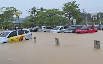 Hujan Deras, Banjir Rendam Sejumlah Kawasan di Padang, BPBD Turunkan Tim Evakuasi Warga