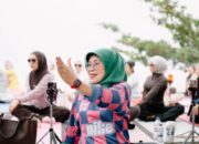 Dukung Objek Wisata di Dharmasraya, Wabup Lely Ikuti Senam Yoga di Puncak Gunung Medan