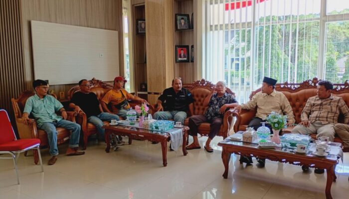 Ketua DPRD Pasaman Nelfri Asfandi Terima Silaturahmi Pers Bersatu Tuah Saiyo, Bahas Sinergi Pers dan Pembangunan