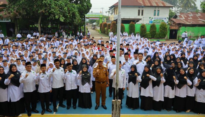 Wawako Elzadaswarman Ajak Siswa MTsN 1 Payakumbuh Perkuat Iman, Peduli Lingkungan dan Cegah Bullying