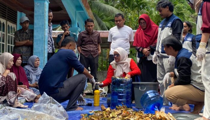 Mahasiswa KKN Reguler II dan Dosen Universitas Andalas Latih Petani Campago Produksi Pupuk Organik dan Pakan Ternak Lokal untuk Dukung Ketahanan Pangan