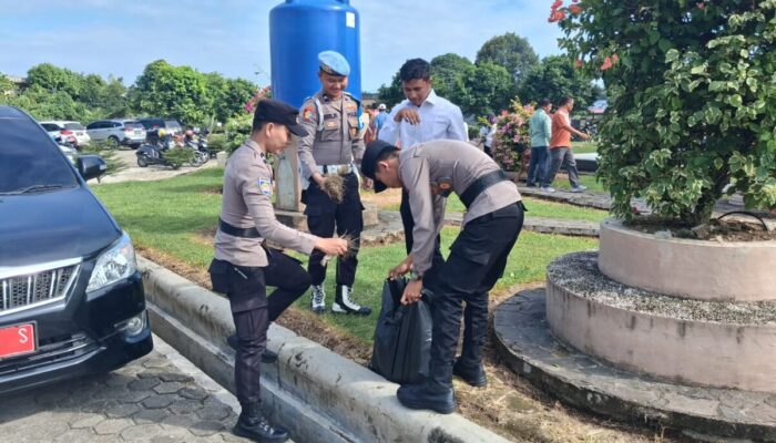 Sambut Hari Kemerdekaan RI Ke-81, Polres Pasaman Barat Ikuti Kegiatan Gerakan Bersih Masjid