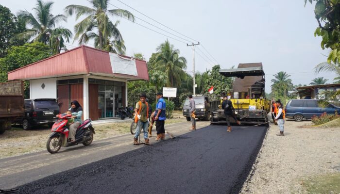 Jalan Simpang Tiga Sitiung Lama-Pulai Diaspal, Tiga Kecamatan Rasakan Dampak Positif