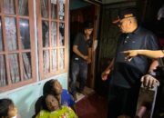 Enam Rumah Terbakar di Padang Tiakar, Damkar dan Warga Cegah Kebakaran Meluas
