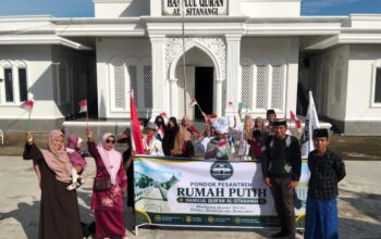 Ponpes Rumah Putih Ikuti Pawai Alegoris Nagari Sitanang, Usung Tema Cita-Citaku