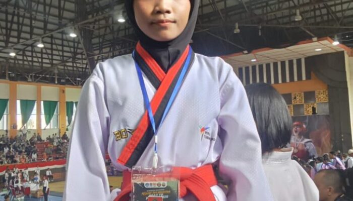 Siswa SMPN 31 Padang Raih Medali Perak Kejuaraan Taekwondo Pelajar dan Mahasiswa Se-Sumatera Barat