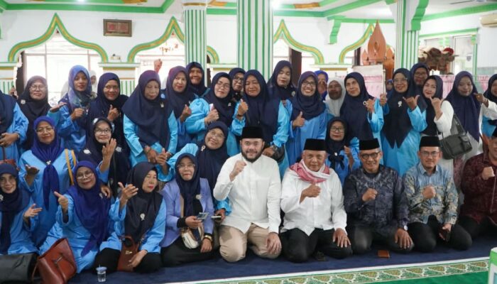 Hadiri Maulid Nabi di Teluk Bayur, Fadly Amran Ajak Jemaah Perti Dukung Program Pembangunan Padang