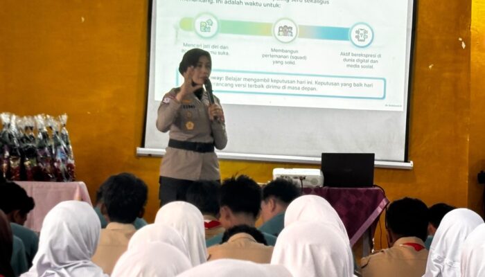 ‘Uni Rini’ Turun ke Sekolah, ajak Pelajar Solok Bangun Lingkungan Bebas Bullying dan Narkoba