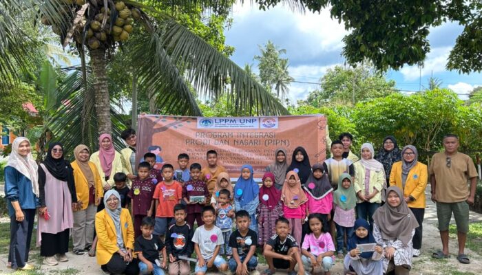Gandeng Komunitas Gerbang Kita, Dosen UNP Bawa Edukasi Interaktif ke Simalanggang
