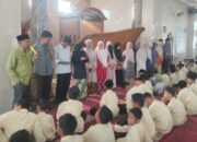 Usai Ashar Berjamaah, Guru Muda UNP dan STAI-PIQ Sumbar Perkenalkan Diri kepada Murid MTsN 2 Padang