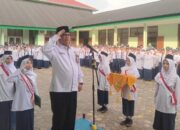Upacara Bendera MTsN 2 Padang, Kakankemenag Yasril Tekankan Murid Madrasah Harus Hebat dan Berakhlak