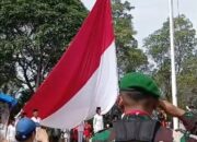 Paskibra dan Drumband MAN 1 Tanah Datar Kibarkan Bendera Raksasa di Puncak Gunung Kasumbo