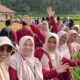 Semarak HUT RI, Keluarga Besar MAN 1 Tanah Datar Ikuti Gerak Jalan Santai