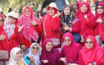 Gerak Jalan Santai, MTsN 3 Agam Meriahkan Kegiatan Kecamatan IV Koto