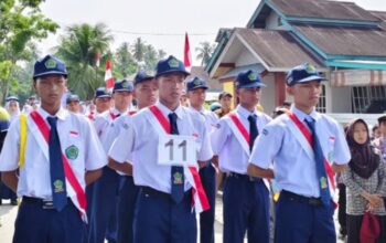 Murid MTsN 2 Pasaman Barat Ikuti Lomba Gerak Jalan Kecamatan Lembah Melintang