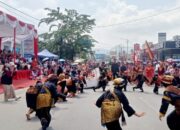 Pawai Alegoris, MAN Kota Solok Tampil Memukau dengan Atraksi Randai