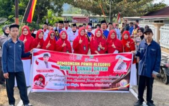 MAN 1 Tanah Datar Dapat Kehormatan Lot 1, Pimpin Pawai Alegoris HUT RI 