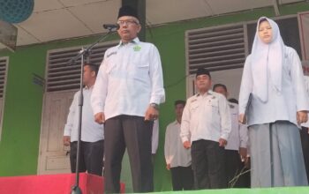 Jadi Pembina Upacara, Wakahumas MAN Sawahlunto Ajak Murid  Datang Bawa Mimpi, Pulang Bawa Prestasi