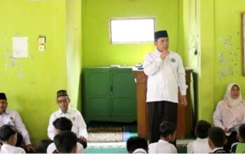 Wujudkan Asta Protas Peningkatan Ekonomi Umat, Kakankemenag Pariaman Salurkan Zakat ASN