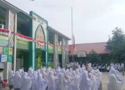 Upacara MAN 2 Agam, Khairi Yati Sampaikan Motivasi