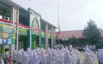 Upacara MAN 2 Agam, Khairi Yati Sampaikan Motivasi