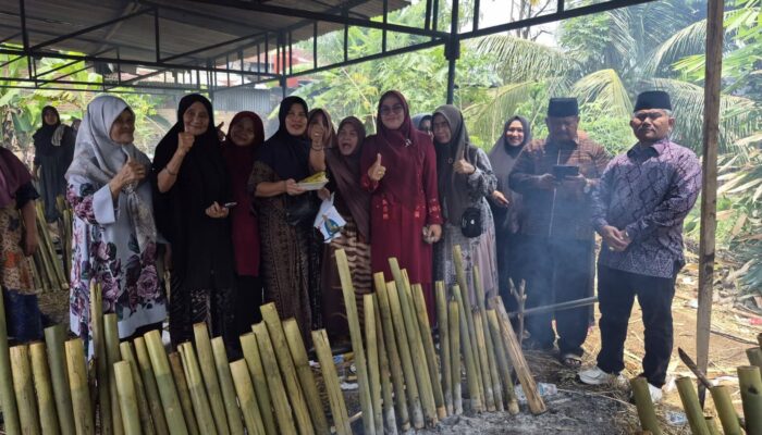 500 Batang Lamang, Warga Lubuak Anau Kinali Lestarikan Tradisi Malamang di Momen Maulid Nabi