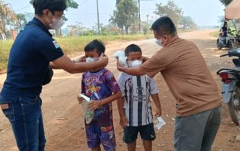 Udara Semakin Buruk di Dharmasraya, PT TKA Bagikan Masker