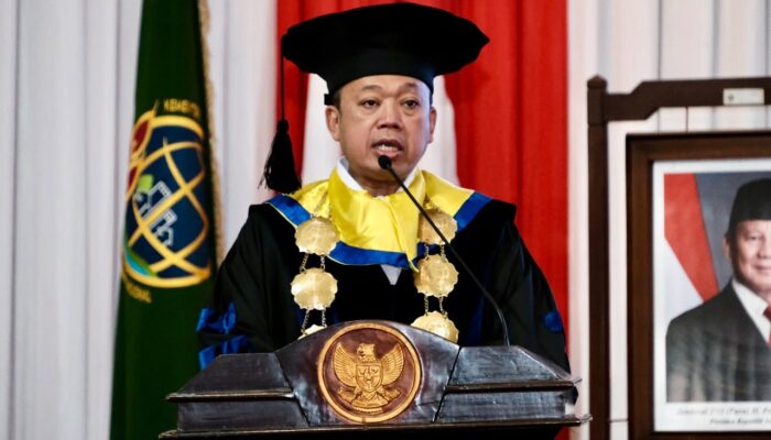 Pesan Nusron pada Wisudawan Politeknik Agraria STPN!