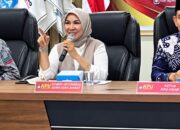 Mona Sisca Tekankan Pentingnya SOP Pelayanan Informasi Publik di KPU Agam