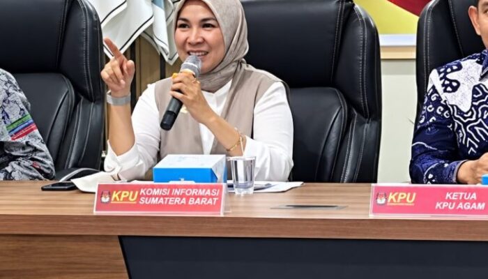 Mona Sisca Tekankan Pentingnya SOP Pelayanan Informasi Publik di KPU Agam