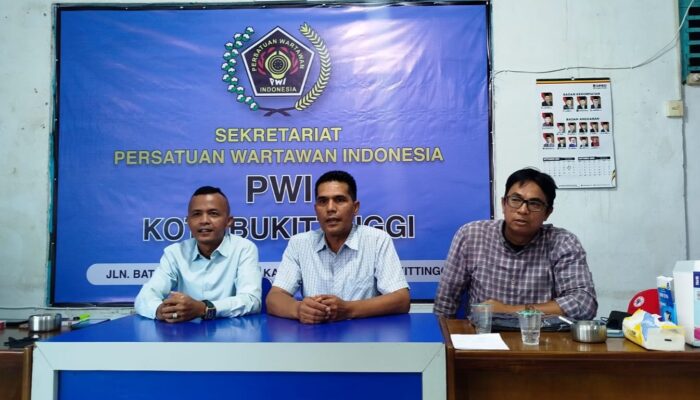 Gindo bersama jajaran Pengurus PWI Bukittinggi Periode 2026-2029 dilantik Jumat Siang