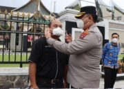 Kabut Asap Menyelimuti Pasaman, Polres Pasaman Bagikan 2.500 Masker ke Masyarakat