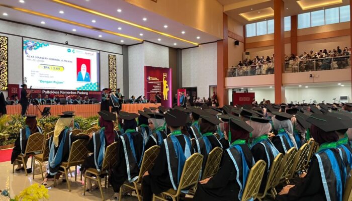 Wisuda ke-45 Digelar Tiga Hari, Poltekkes Kemenkes Padang Luluskan 1.156 Tenaga Kesehatan