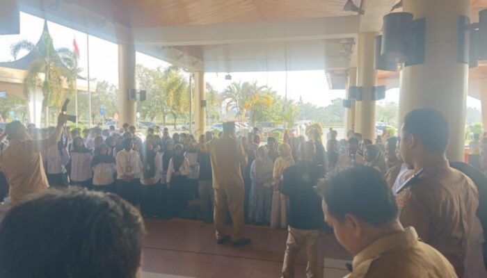 Ratusan Camaba Program Beasiswa Petani Kelapa Sawit Dilepas Gubernur Mahyeldi