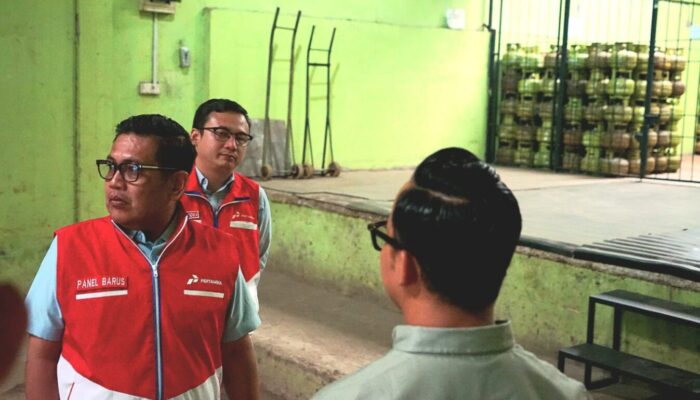 Dukung Kesiapan Penyaluran Elpiji Bersubsidi KDKMP, Komisaris Pertamina Panel Barus Tinjau Agen LPG Batam
