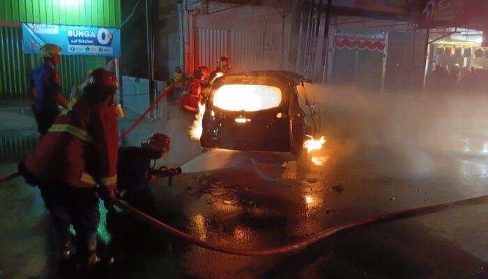 Xpander Terbakar di Padang, Netizen Soroti Dugaan Mobil Pelangsir BBM Bersubsidi