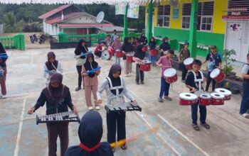 Kegiatan Ekstrakurikuler Drumband MTsN 15 Tanah Datar Kembali Latihan Rutin