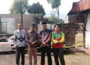 Wujud Kepedulian, Kepala MTsN 2 Padang Sambangi Rumah Murid Korban Kebakaran