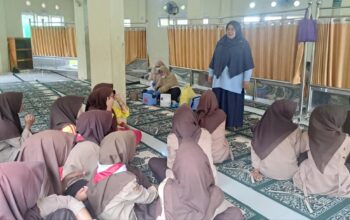 Dilaksanakan Puskesmas Sungayang, Murid MTsN 10 Tanah Datar Diimunisasi