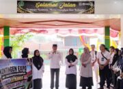 Kakankemenag Lepas Delegasi Ekstranas MAN 1 Tanah Datar ke Lamongan Jawa Timur