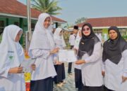 Tabur Prestasi Guru dan Siswa MTsN 1 Agam, Penghargaan Diserahkan Usai Upacara Bendera