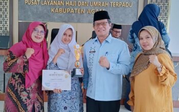 Lidya Siswa MTsN 1 Agam Raih Juara 3 OMI Kabupaten Agam, Terima Piagam Penghargaan Kakankemenag