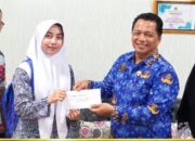 MTsN 1 Pasaman Serahkan Reward dan Lepas Keberangkatan Mekar Cantika Sari Menuju Kejurnas Tenis Meja di Jakarta