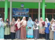 Dukung Kelancaran AKG 2026, Kepala MTsN 4 Sijunjung Dampingi Guru Instal Aplikasi SEB