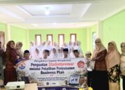 Dosen PNP Perkuat Jiwa Kewirausahaan Santri Melalui Pelatihan Business Plan