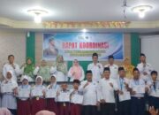 Muhammad Iqbal dan Yolanda Khairana Putri Siswa MTsN 4 Sijunjung Terima Penghargaan 